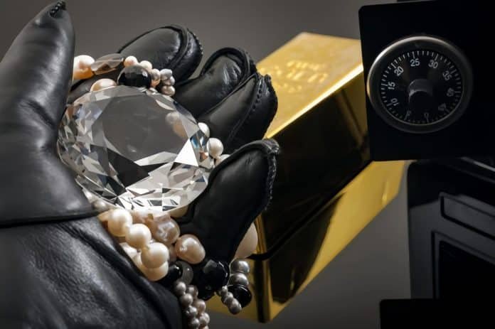 On 26th September, the national capital Delhi reported a major incident of burglary where ornaments worth ₹20-25 crores were stolen.